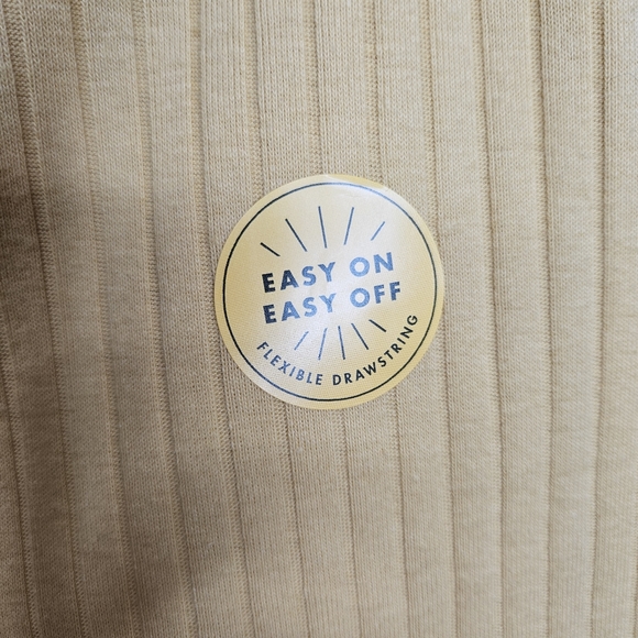 Cat & Jack Girl's Yellow Athletic Shorts Pockets Stretch NWT Girl's Large Plus - Picture 7 of 8